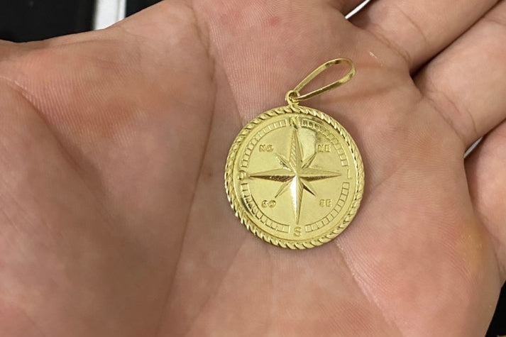 PINGENTE ROSA DOS VENTOS - 2,5x2,5cm