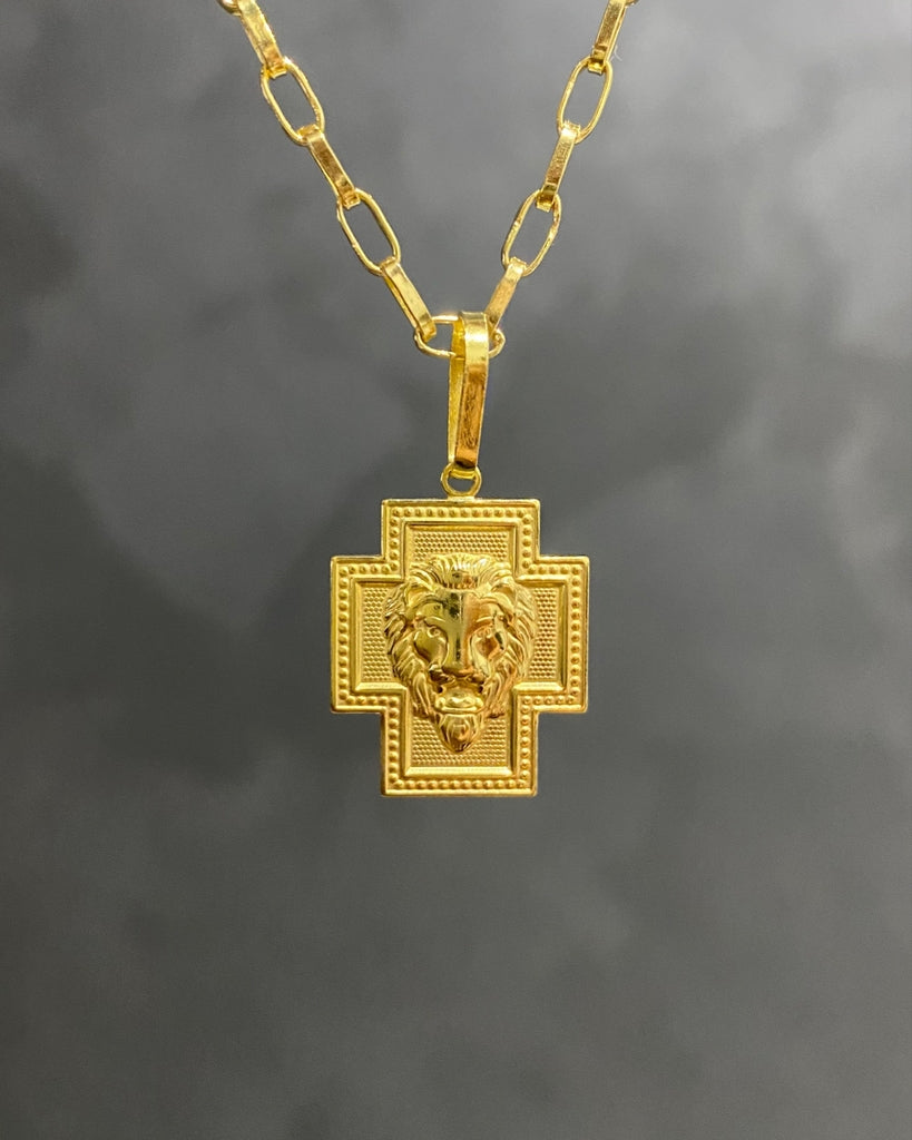 PINGENTE CRUZ LEÃO - 2x1,8cm
