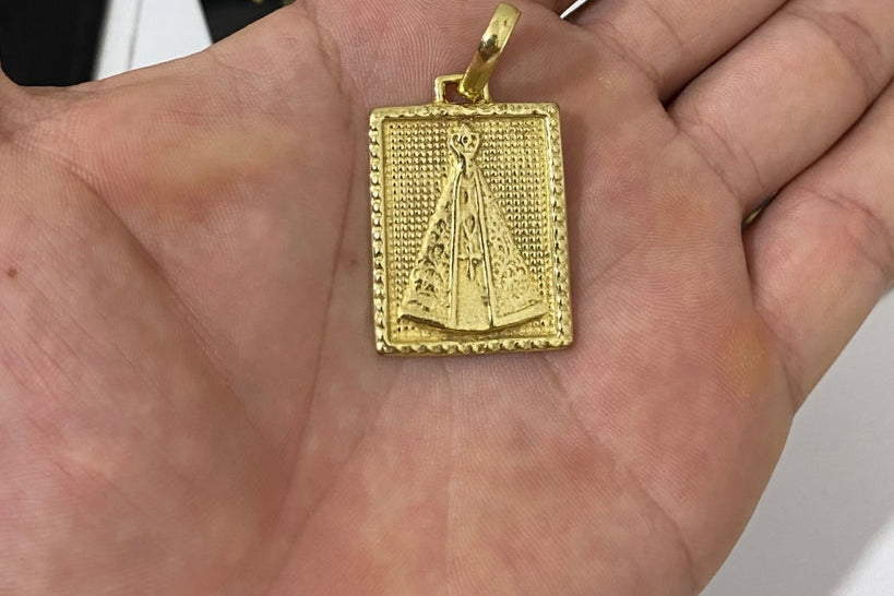 PINGENTE NOSSA SENHORA APARECIDA QUADRADO - 3x2,5cm