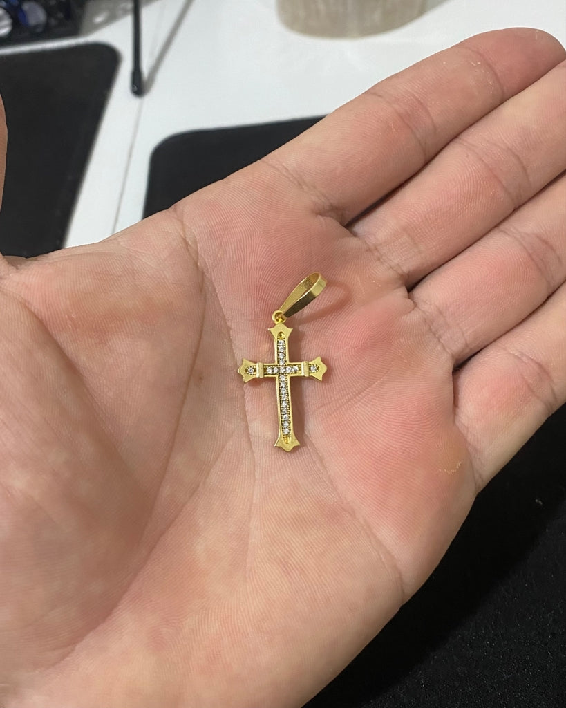 PINGENTE CRUZ CRAVEJADA MÉDIO - 2,5x1,7cm