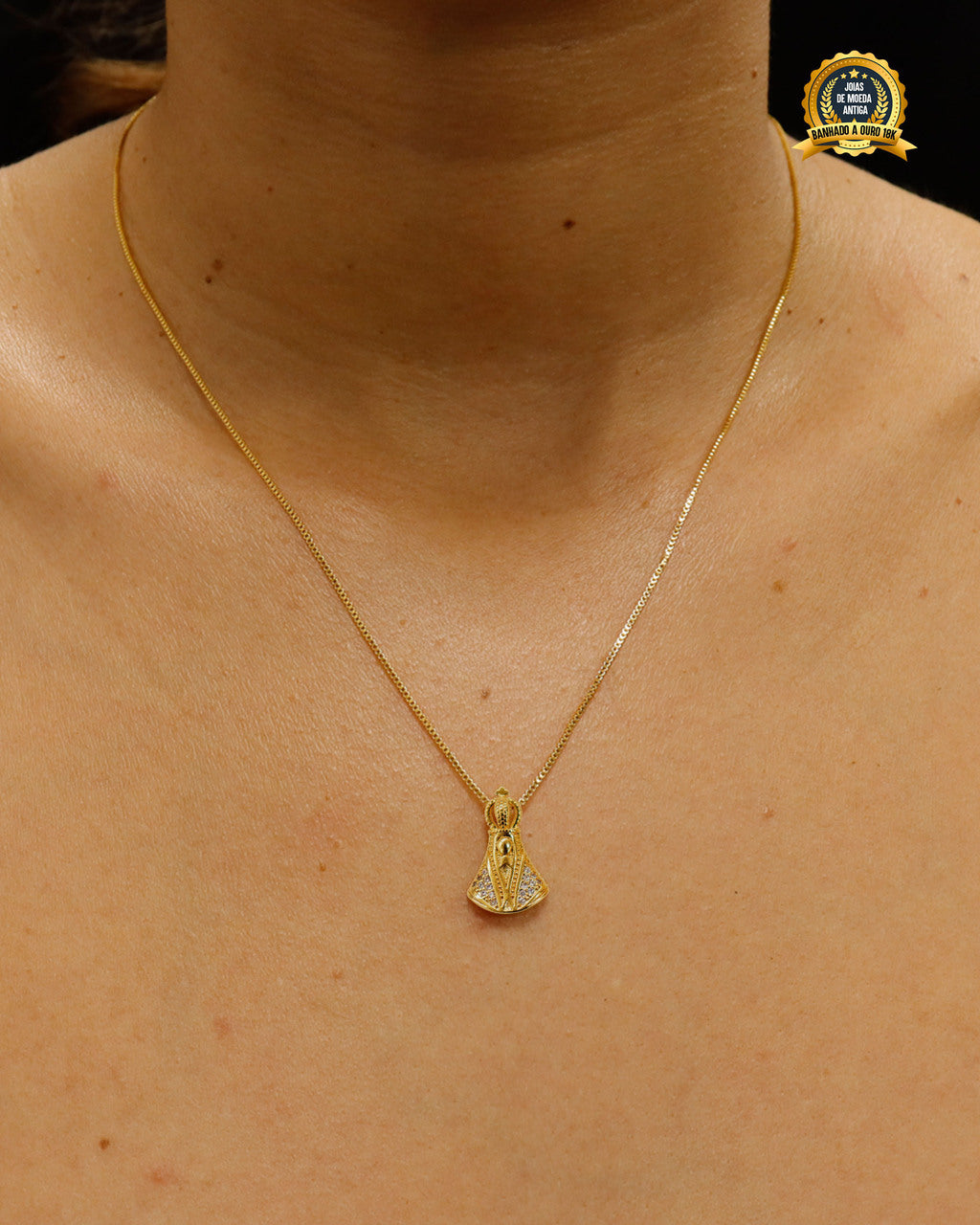 CONJUNTO BANHADO: CORRENTE VENEZIANA 1MM + PINGENTE SANTA CRAVEJADA