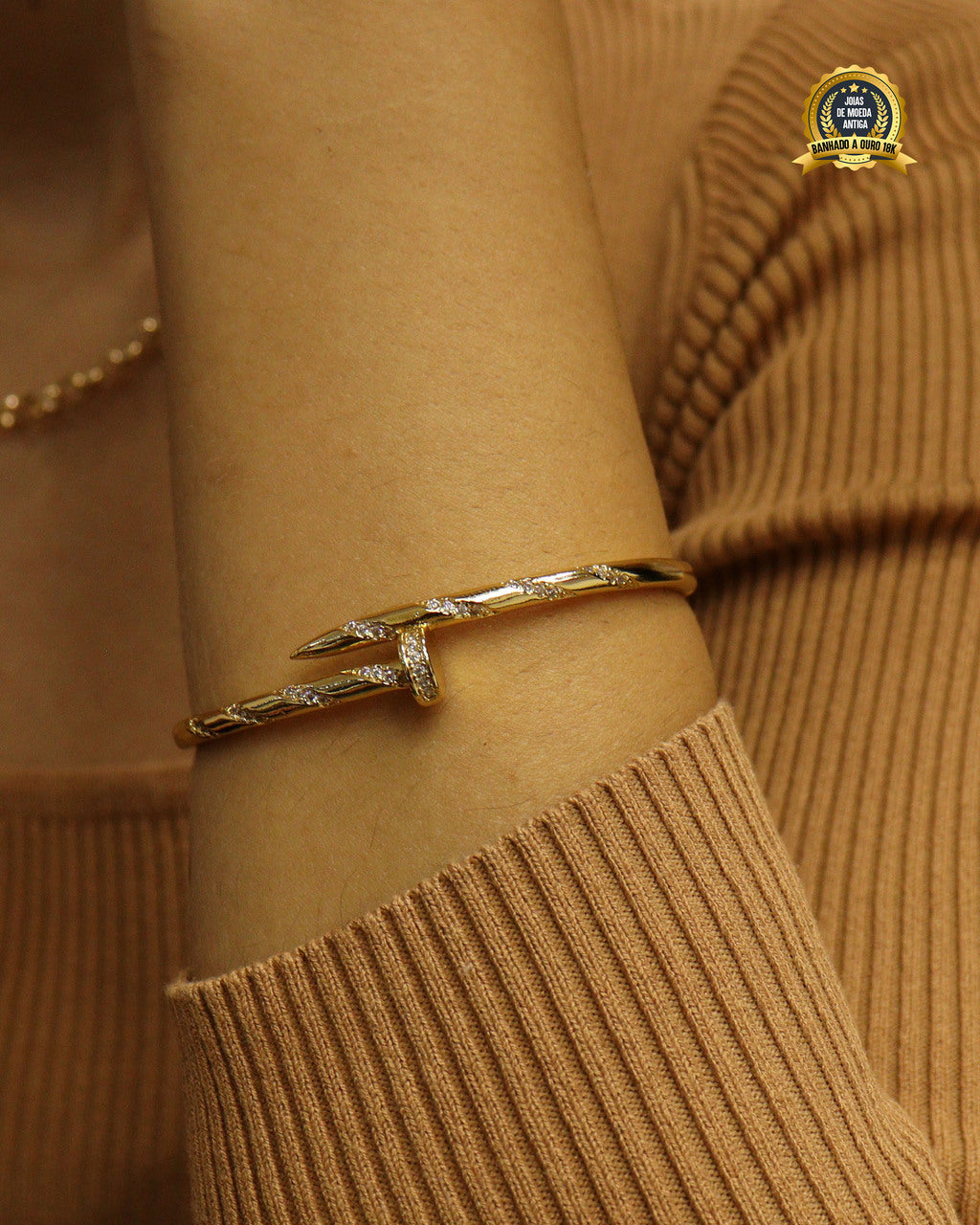 BRACELETE BANHADO: PREGO CRAVEJADO ESPIRAL