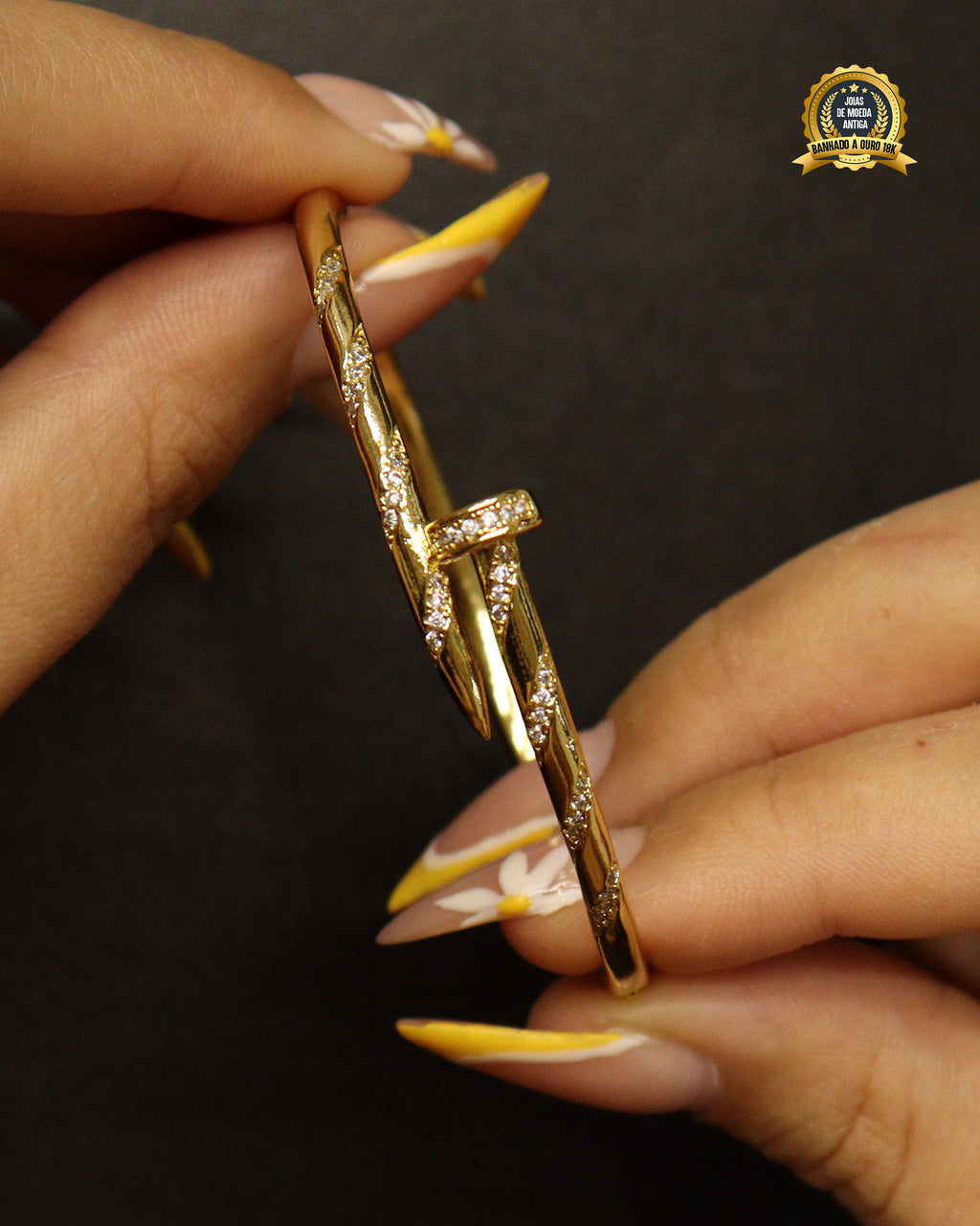 BRACELETE BANHADO: PREGO CRAVEJADO ESPIRAL