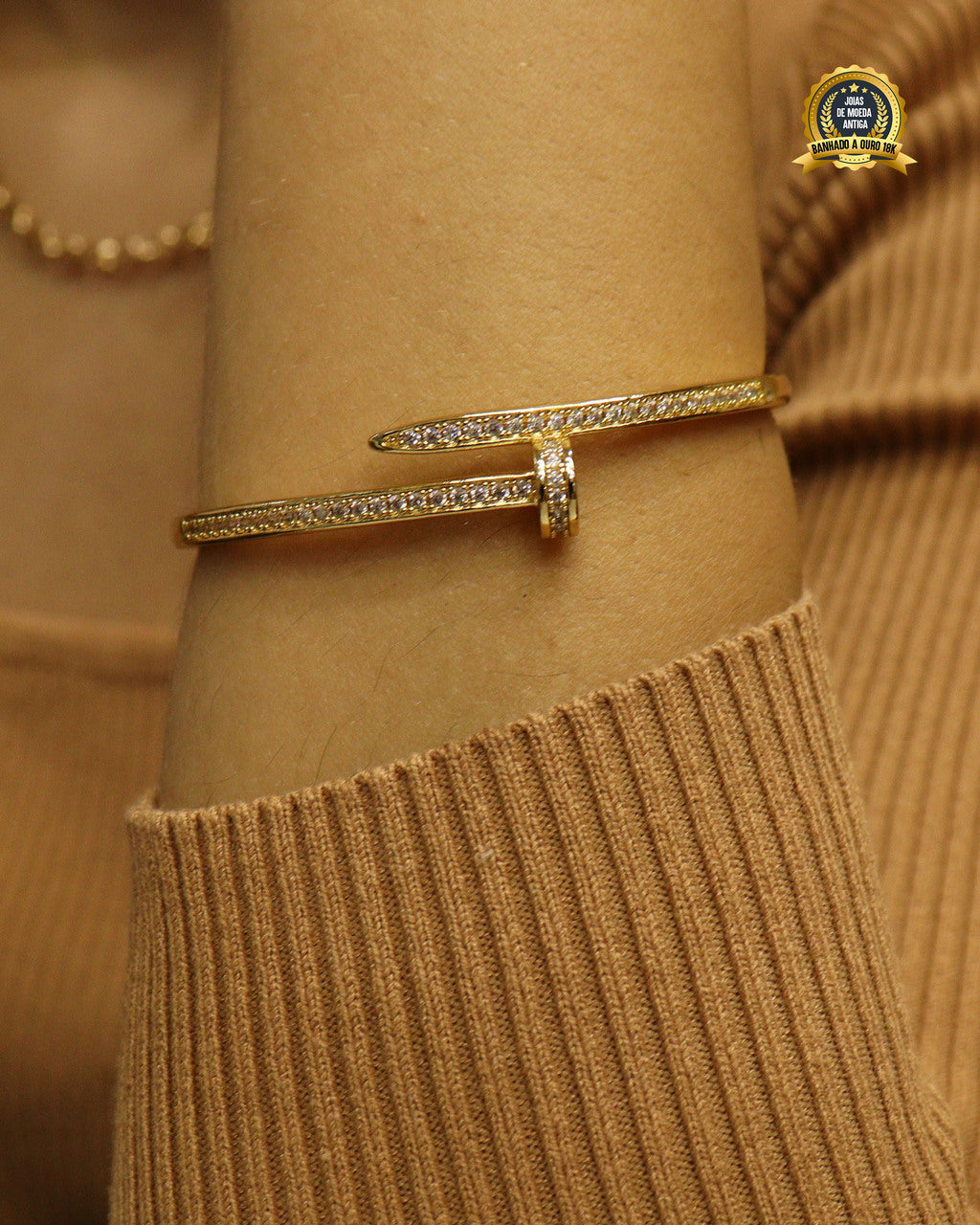 BRACELETE BANHADO: PREGO CRAVEJADO RETO