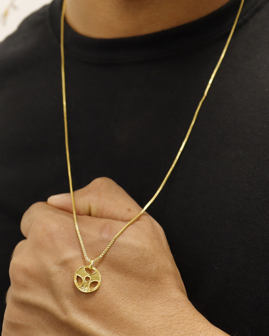 CONJUNTO BANHADO: CORRENTE CUBINHO 1MM + PINGENTE ANILHA