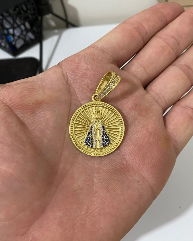 PINGENTE NOSSA SENHORA APARECIDA CRAVEJADO REDONDO - 3x3cm