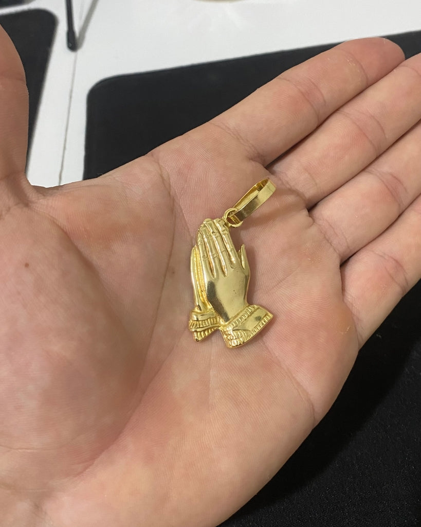 PINGENTE MÃO ORAÇÃO GRANDE - 4x2,5cm