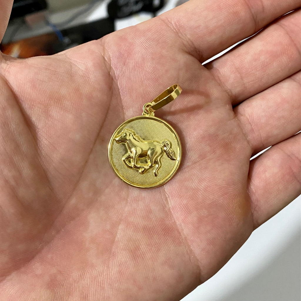 PINGENTE MEDALHA DO CAVALO - 2,5x2,5cm