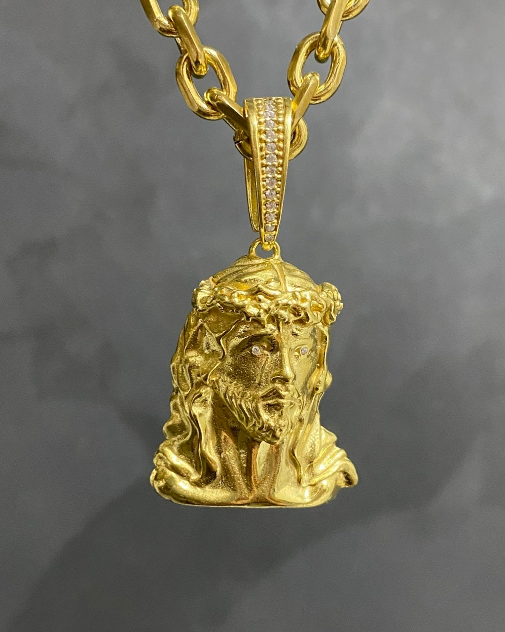 PINGENTE ROSTO DE CRISTO CRAVEJADO