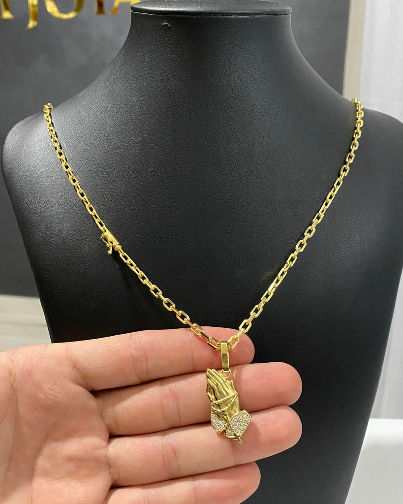 CORRENTE CADEADO DE QUINA 4MM + PINGENTE MÃO ORAÇÃO CRAVEJADO