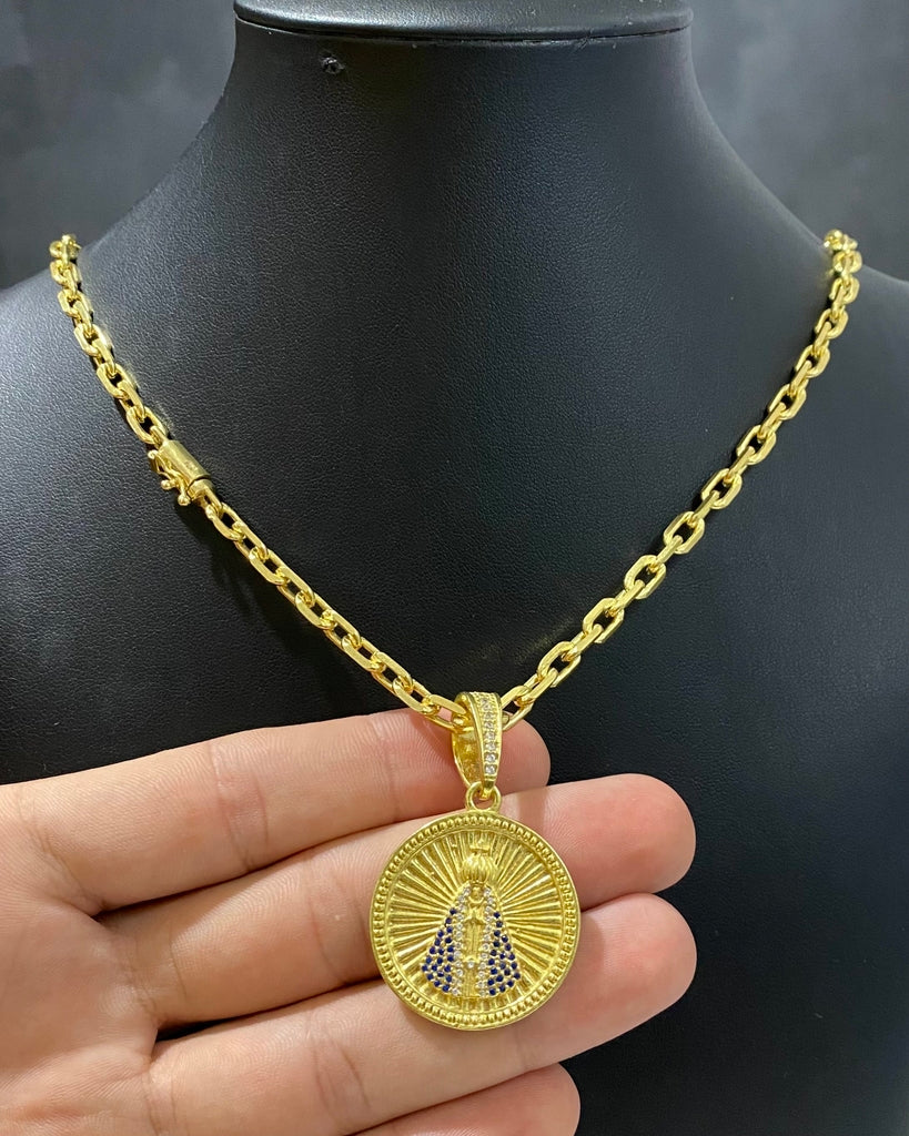 CORRENTE CADEADO DE QUINA 5MM + PINGENTE NOSSA SENHORA APARECIDA CRAVEJADO REDONDO