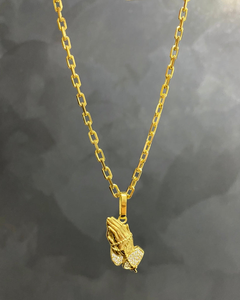 CORRENTE CADEADO DE QUINA 4MM + PINGENTE MÃO ORAÇÃO CRAVEJADO