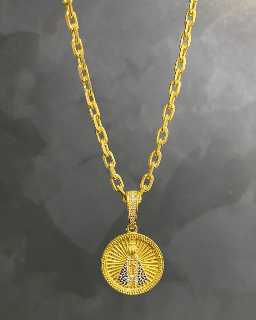 CORRENTE CADEADO DE QUINA 5MM + PINGENTE NOSSA SENHORA APARECIDA CRAVEJADO REDONDO