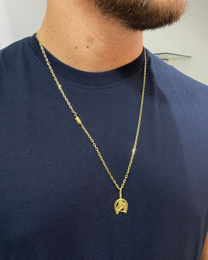 CORRENTE CADEADO DE QUINA 2MM + PINGENTE FERRADURA DO CAVALO PEQUENO