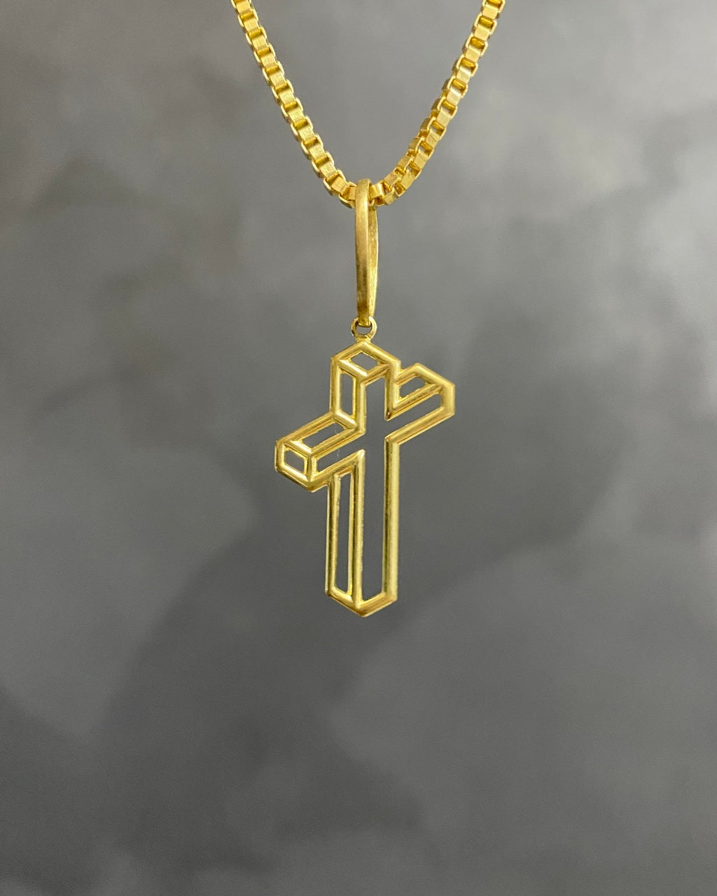 PINGENTE CRUZ PEQUENA VAZADA 3D - 2,5x1,5cm