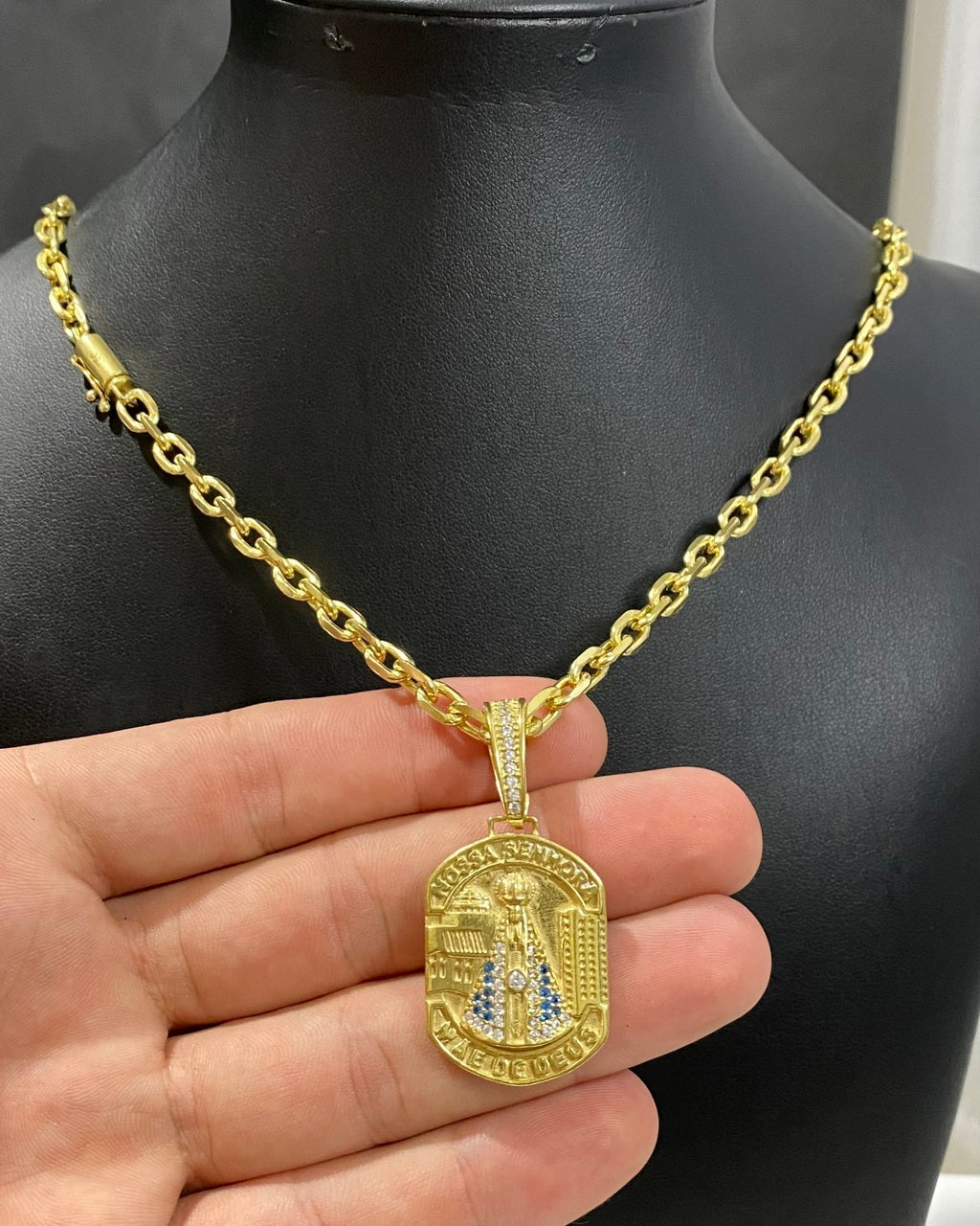 CORRENTE CADEADO DE QUINA 5MM + PINGENTE NOSSA SENHORA MÃE DE DEUS CRAVEJADO