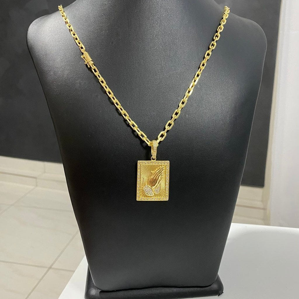CORRENTE CADEADO DE QUINA 5MM + PINGENTE MÃO ORAÇÃO QUADRADO CRAVEJADO