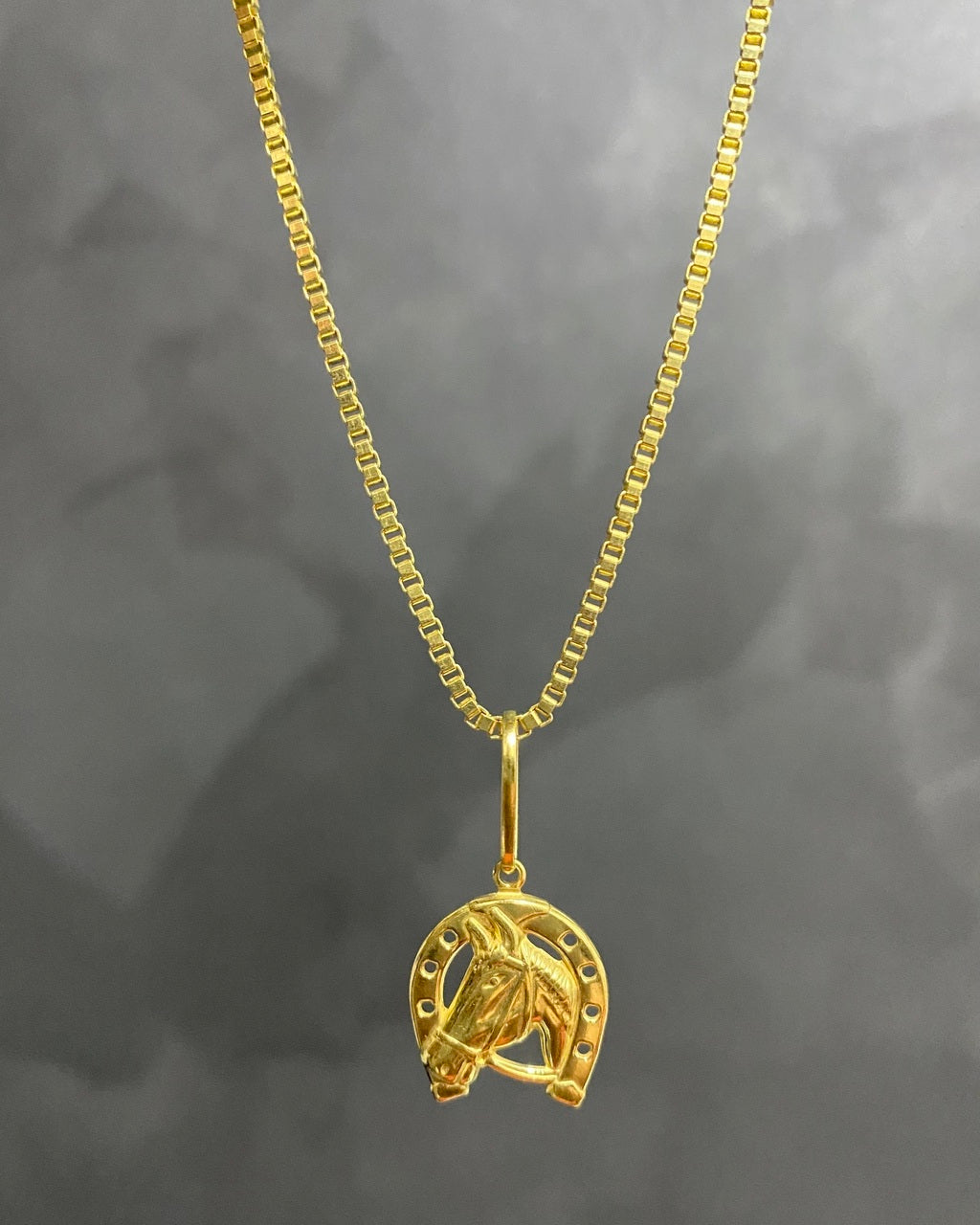 CORRENTE CUBINHO 2MM + PINGENTE FERRADURA DO CAVALO PEQUENO