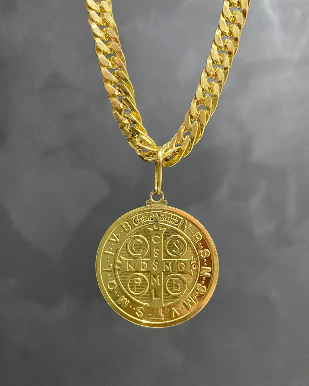 CORRENTE GRUMET LAMINADA 8MM + PINGENTE MEDALHA DE SÃO BENTO FRENTE E VERSO