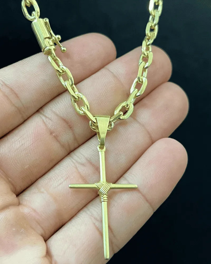 CORRENTE CADEADO DE QUINA 6MM + PINGENTE CRUZ ENROLADA MÉDIA