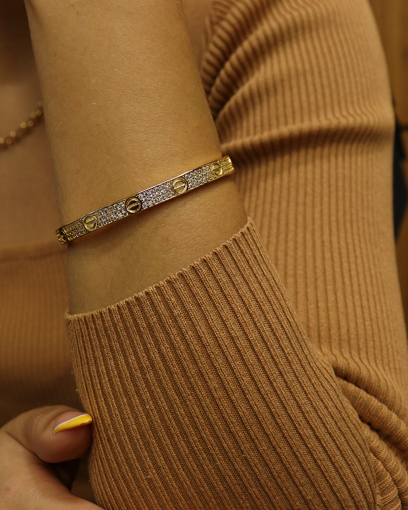 BRACELETE BANHADO: CRAVEJADO FRONTAL