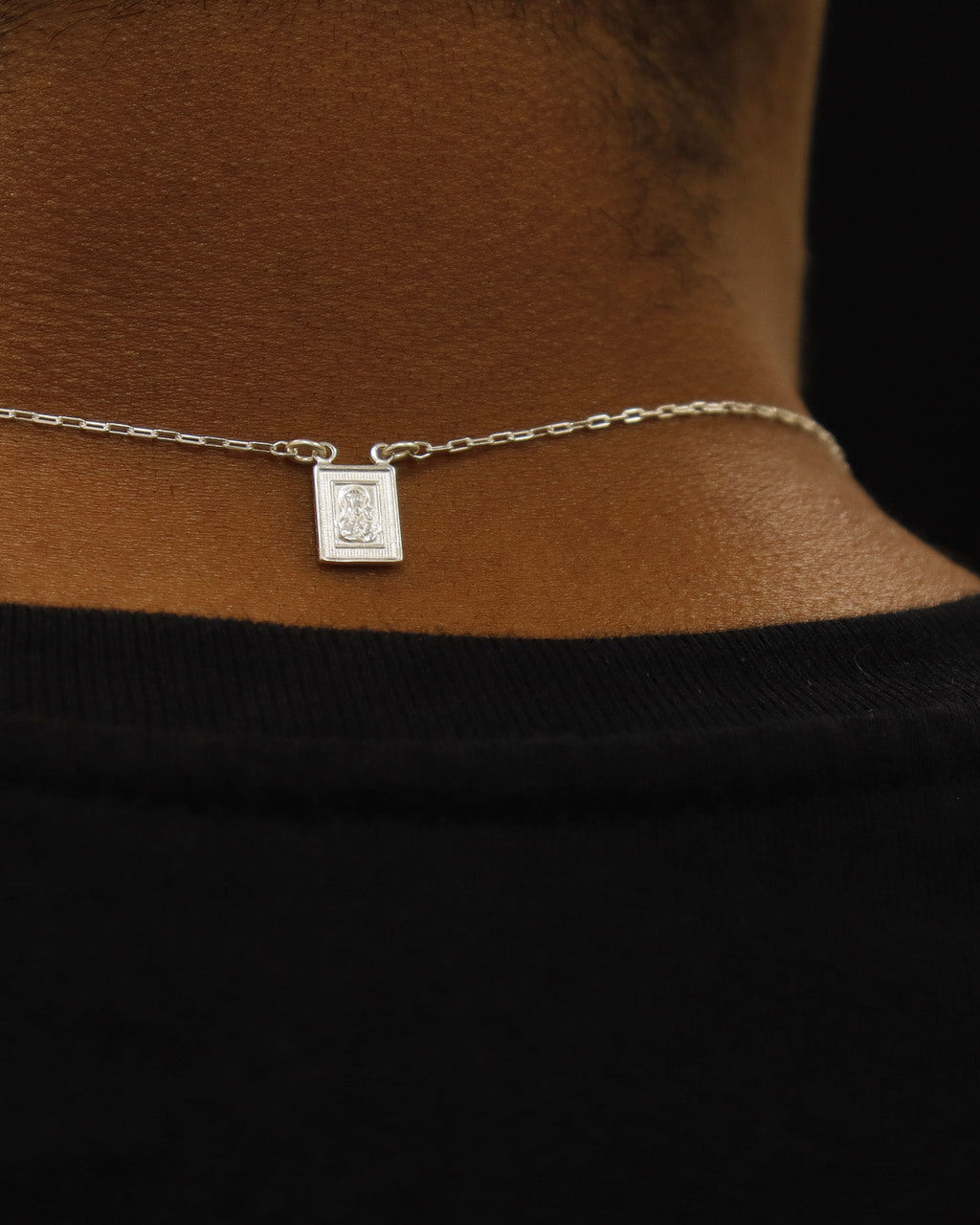 ESCAPULÁRIO PRATA 925: NOSSA SENHORA DO CARMO E NOSSA SENHORA APARECIDA COM ORAÇÃO