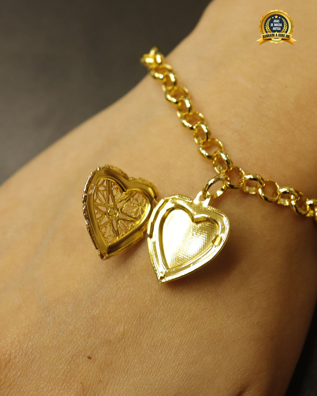 RELICÁRIO BANHADO: PULSEIRA ELO PORTUGUÊS 4MM + PINGENTE CORAÇÃO RELICÁRIO VAZADO